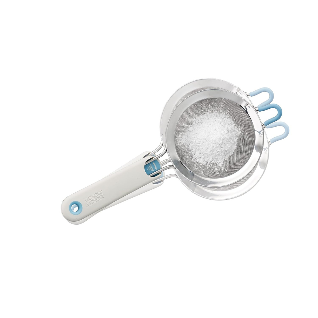 Joseph Joseph Shake-it Self-tapping sieve Small - White - Red Rhino