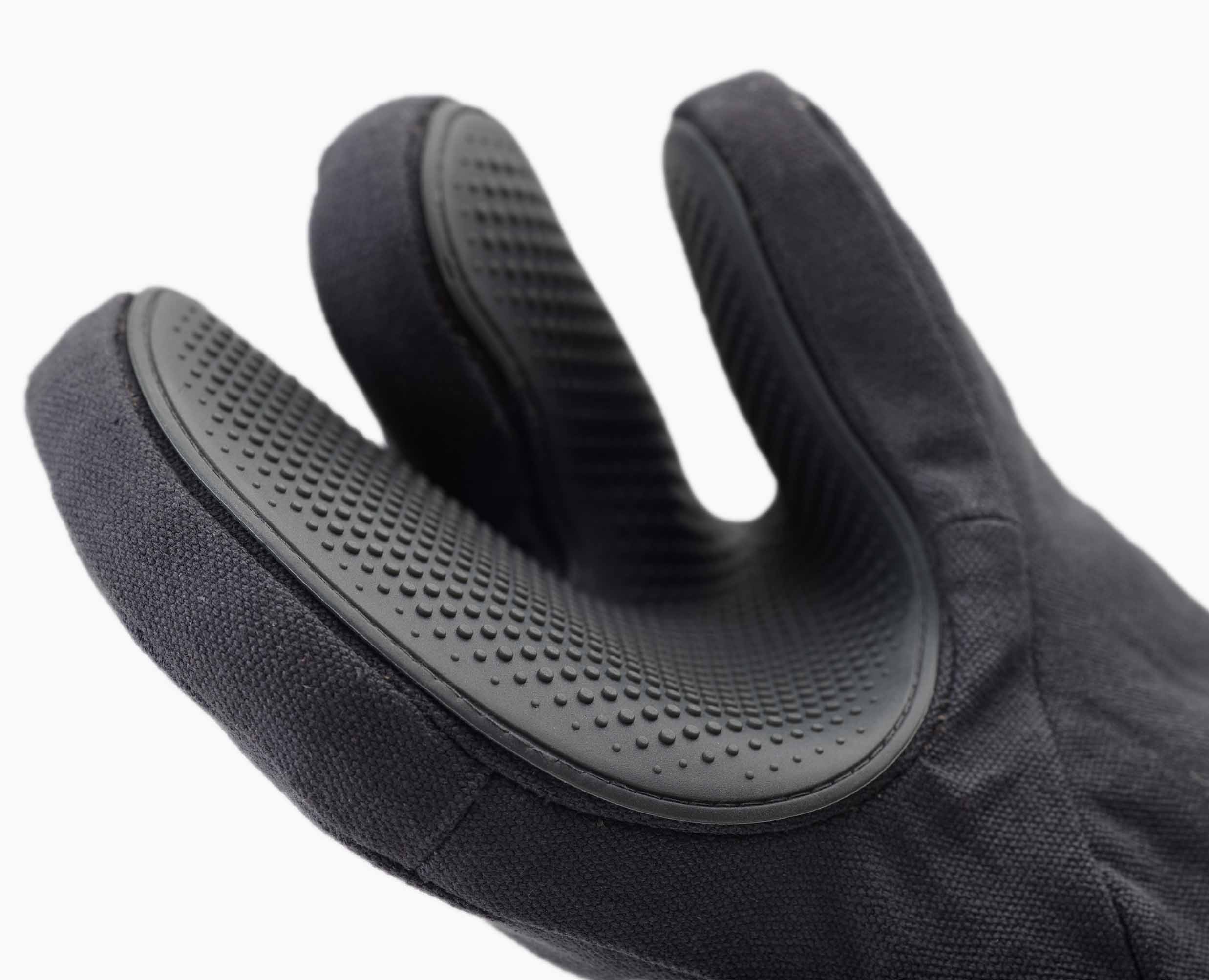 Joseph Joseph Pinch Easy-Grip Oven Gloves Pair Grey 20230 — separated index-finger grip detail