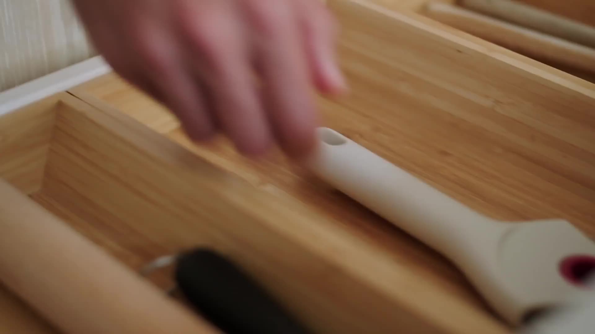 Joseph Joseph Ringo Easy-Clean Pizza Wheel Stone and Red 20232 — official video preview showing the pizza wheel stored flat in a kitchen drawer