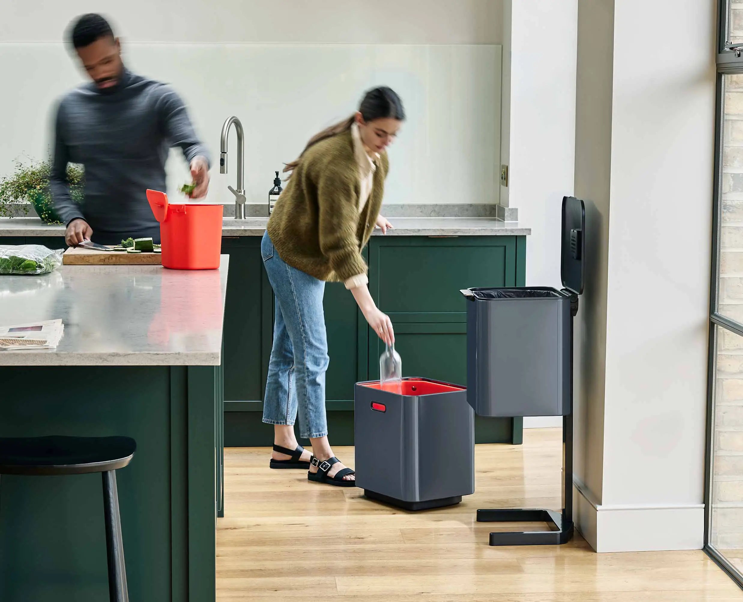 Joseph Joseph Totem Max 60L Graphite 30062, official gallery image 3