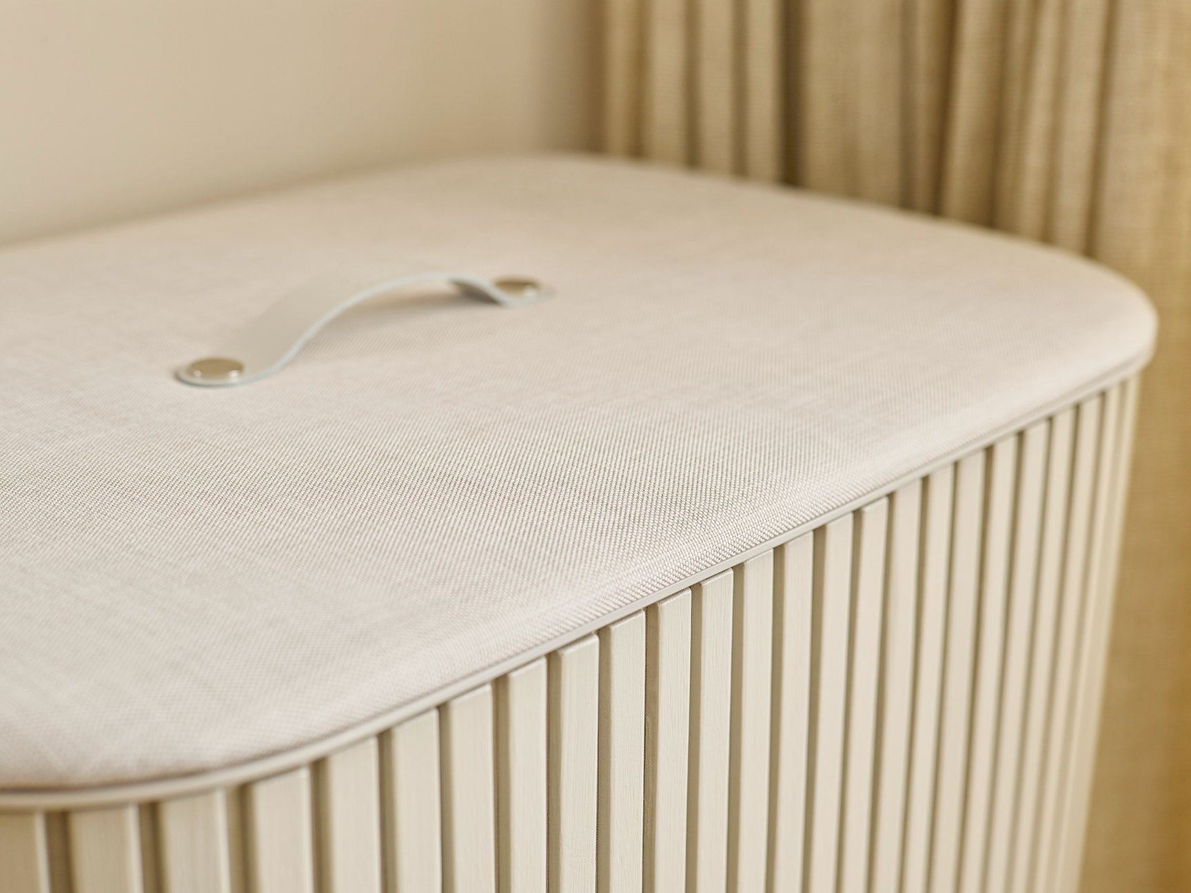 Joseph Joseph Tota Luxe 90L Laundry Basket Ecru 5000006, official alternate view