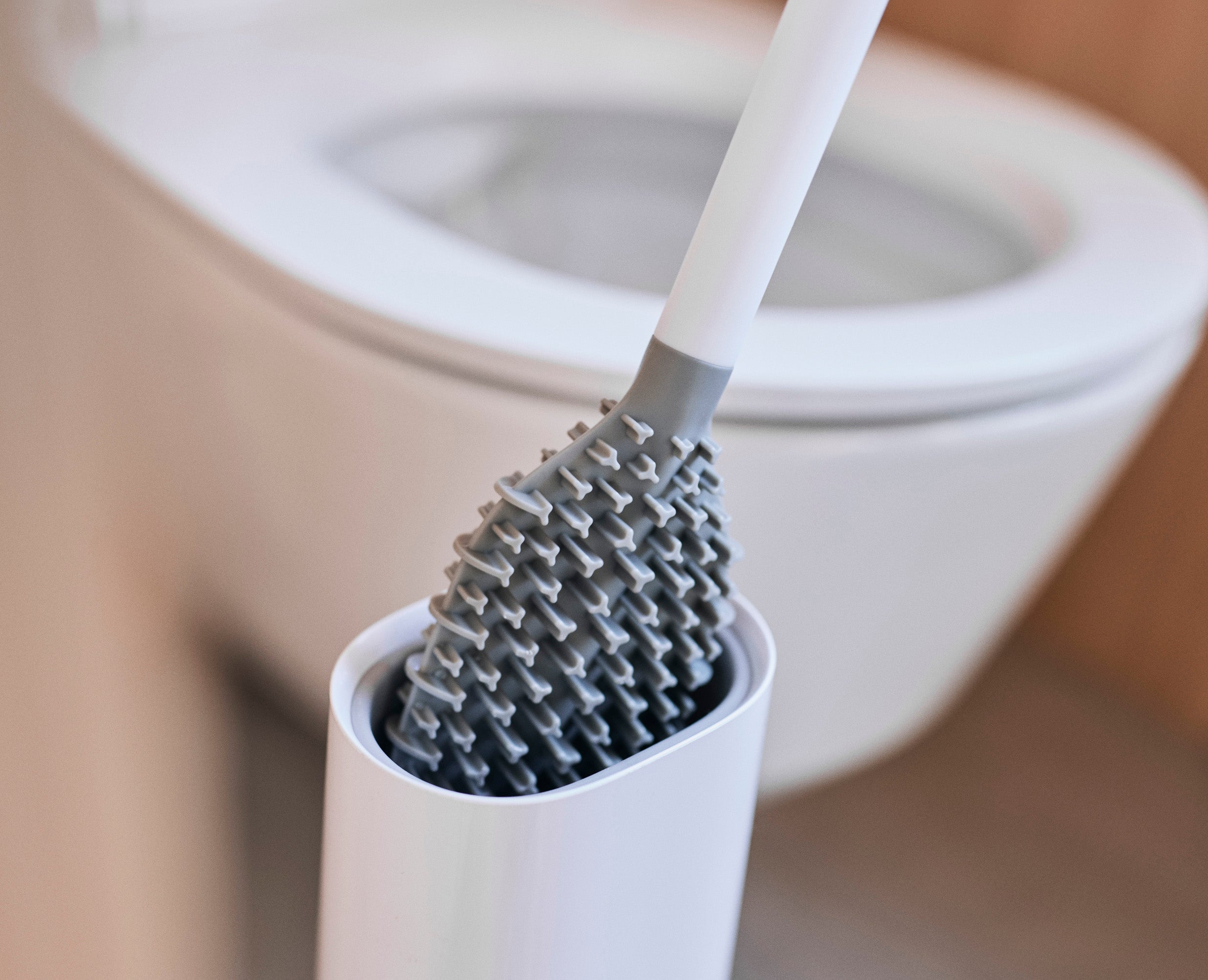 Joseph Joseph Flex TriBlade Toilet Brush White 7000015 - official product image 4
