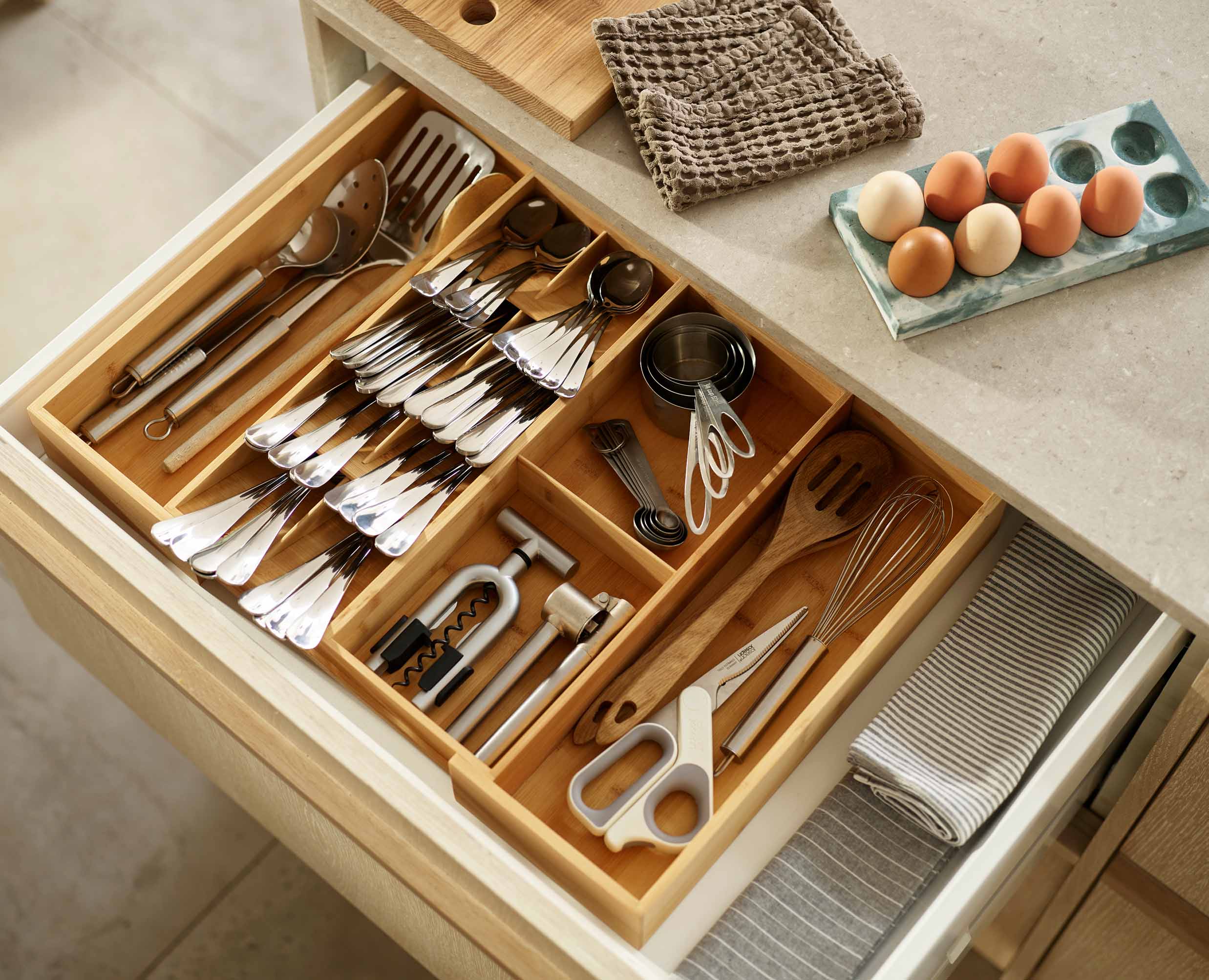 Joseph Joseph DrawerStore Bamboo Expanding Cutlery Organiser 851696, official gallery image 3