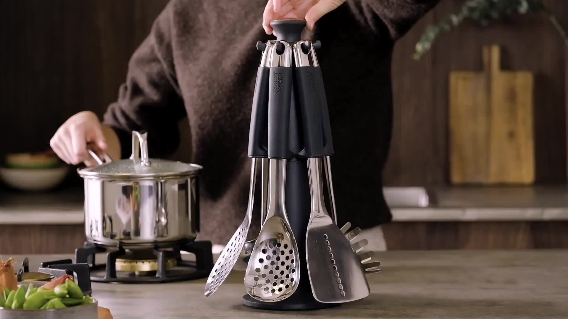 Joseph Joseph Elevate Steel Utensil Carousel 95029 — official video preview showing the utensil carousel beside cookware
