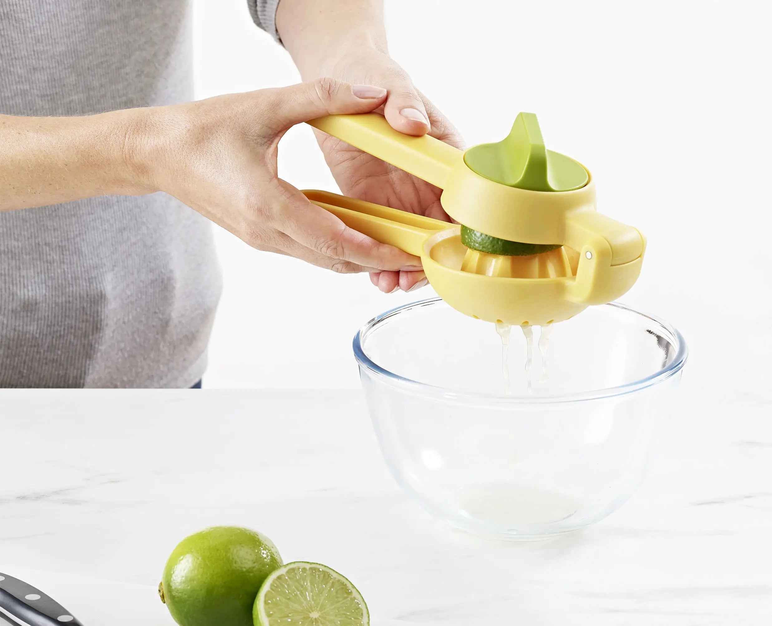 Joseph Joseph JuiceMax ergonomic squeeze handles in yellow