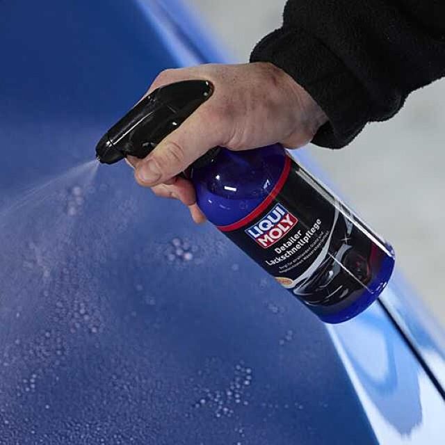 Waterless Detailer application on car paintwork