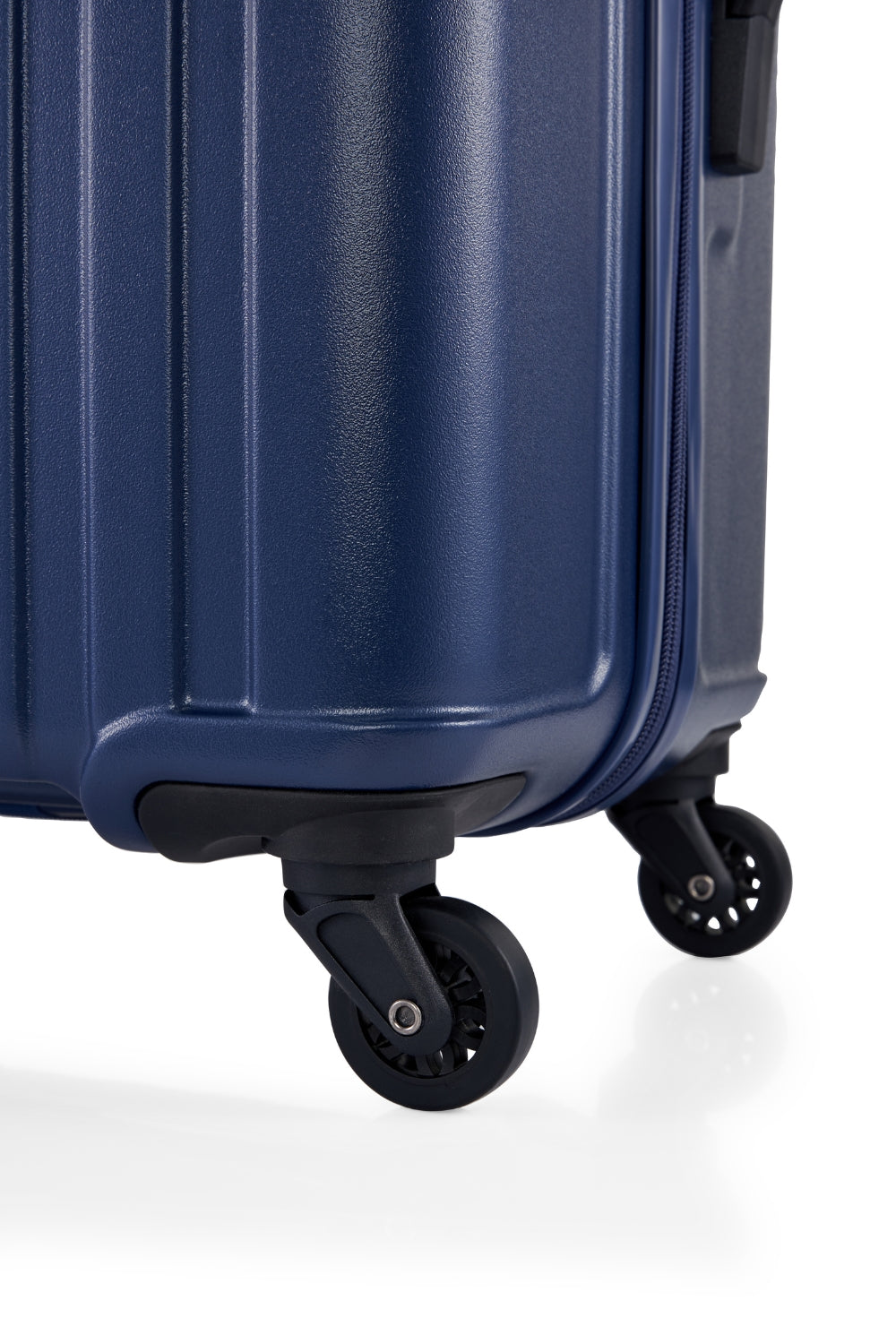 American Tourister Skytrac 67 cm — Navy Medium Suitcase — double spinner wheel detail