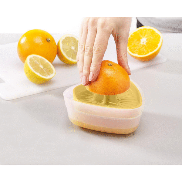 Joseph Joseph Juicer With Reversible Lid - Image 3