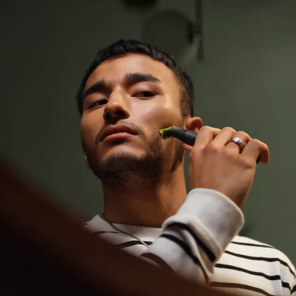 Philips OneBlade Hybrid Electric Trimmer and Shaver QP1424/10 - Image 8